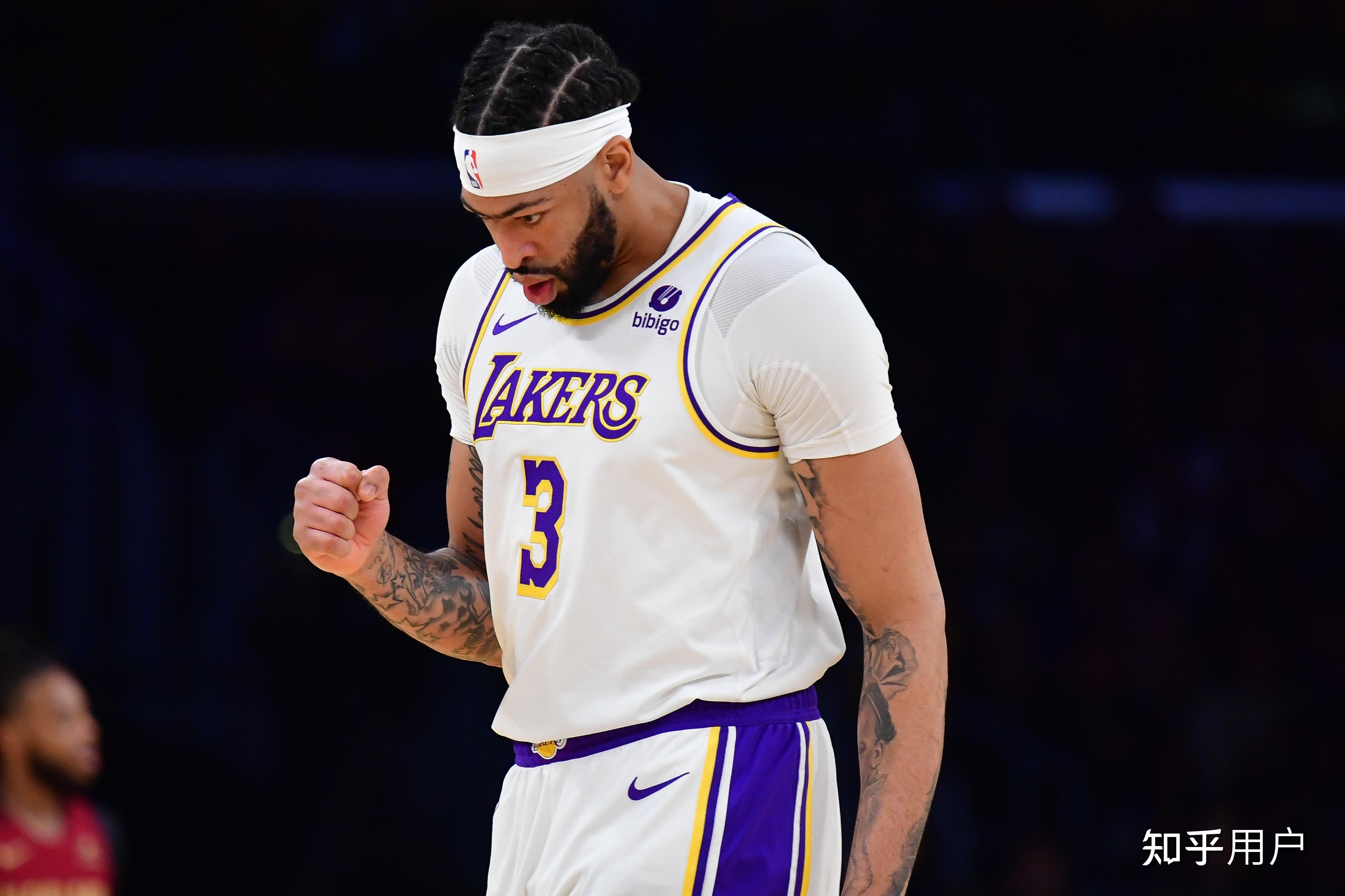 湖人险胜迎来胜利，掘金关键表现点燃全场！