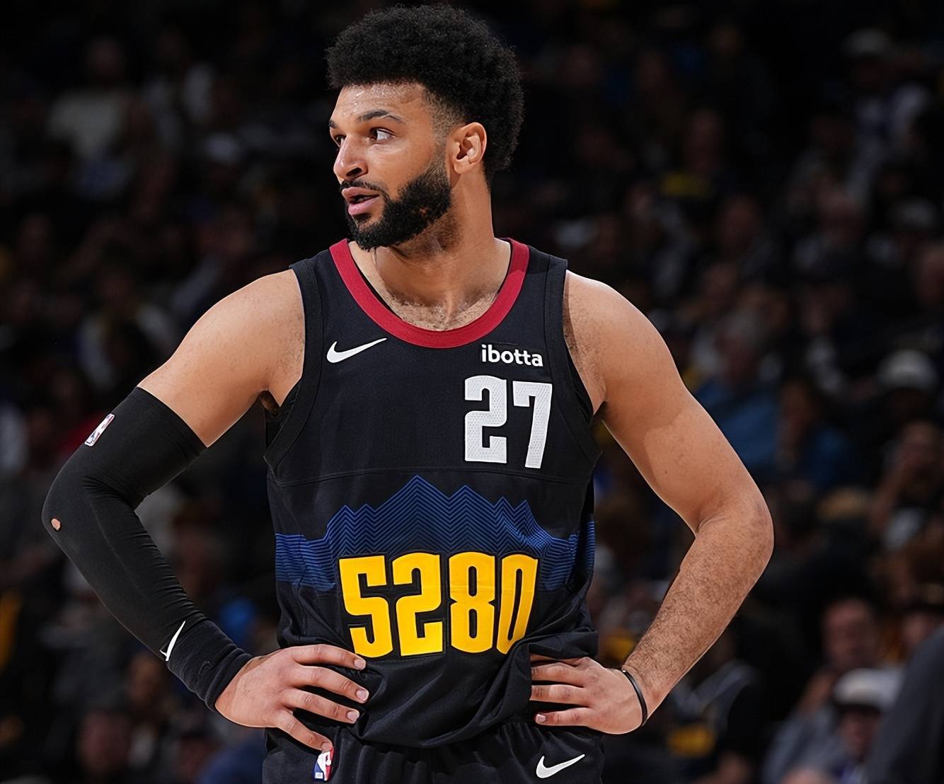 穆雷重返赛场，比赛局势复杂首场状态出色，C9观众沸腾！的简单介绍