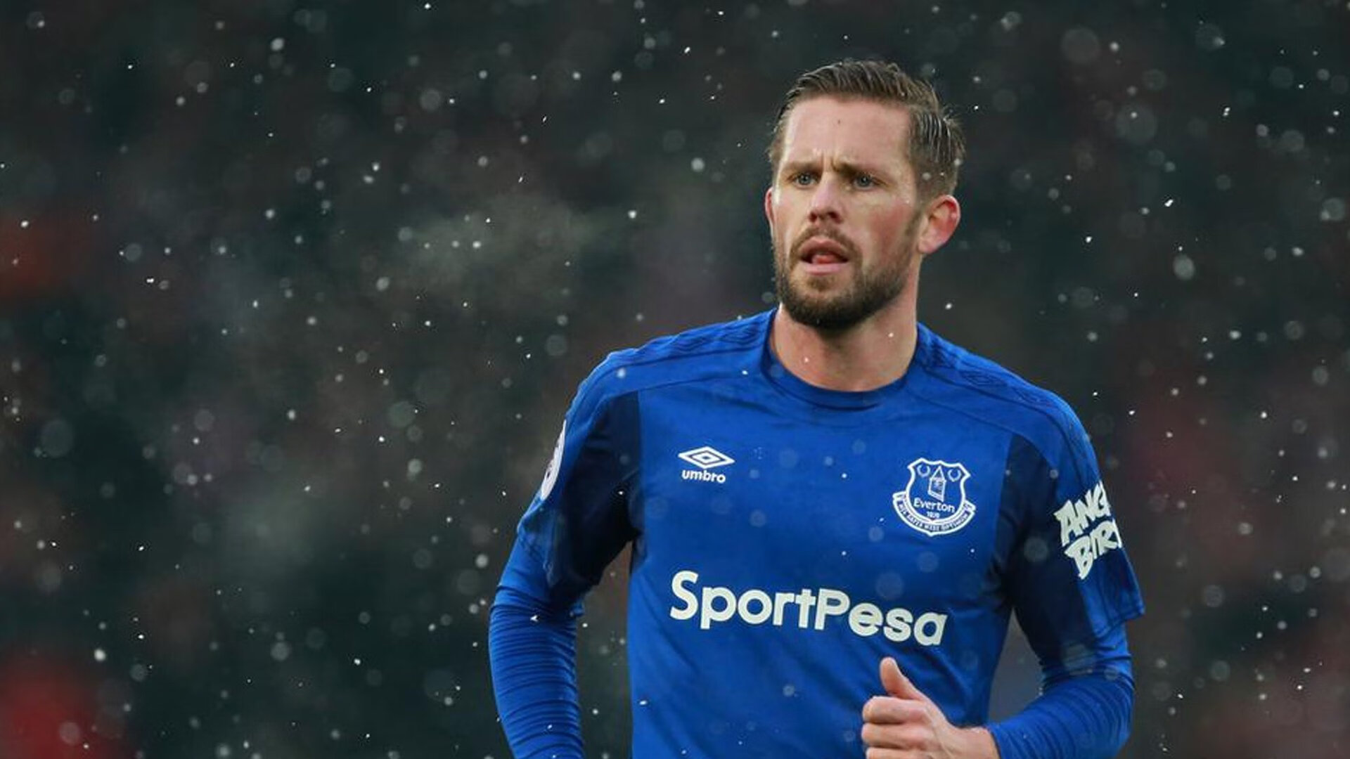 爆冷首场状态出色，独行侠观众沸腾！，穆古鲁扎重返赛场气势如虹延续