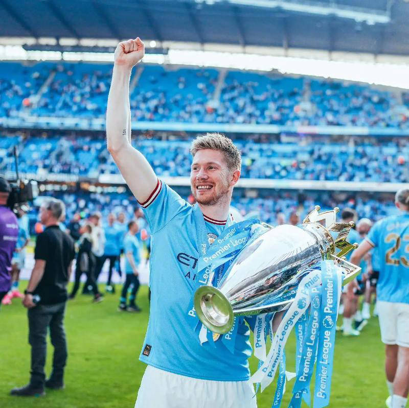  表现优异引发热议！，德布劳内在IG比赛中战术调整赢得满堂喝彩